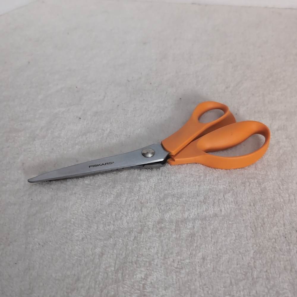 Fiskars 9” Pinking Zig-Zag Shears Scissors Sewing Quilting Decorative Edge RH